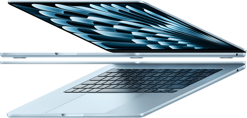اثنان من أجهزة MacBook&nbsp;Air باللون الأزرق السماوي مفتوحان على شكل سهم، فتبرز نحافة التصميم